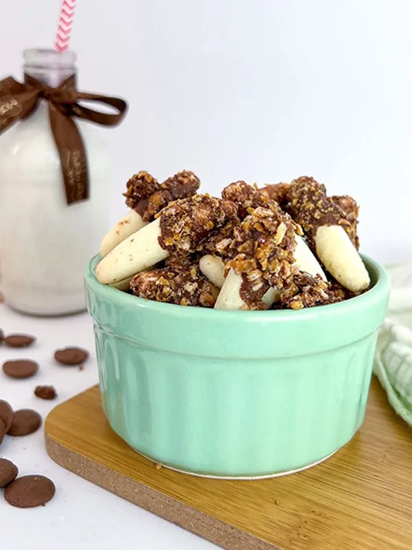 Potinho de sequilhos crocantes com chocolate